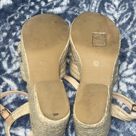 Elegant Beige Wedge Sandals - Picture 4 of 4